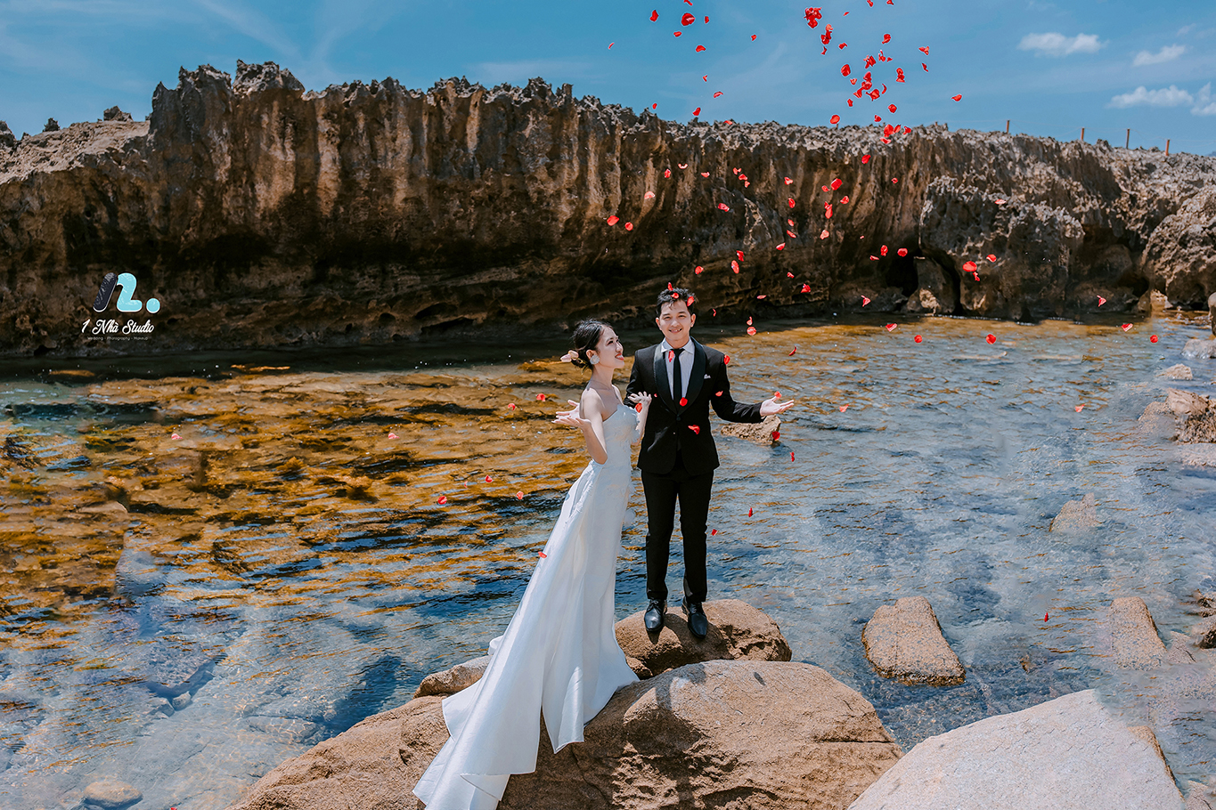 Tất tần tật về ưu đãi, trọn gói giá chụp ảnh cưới ngoại cảnh tại Vĩnh Hy chỉ 12tr900k