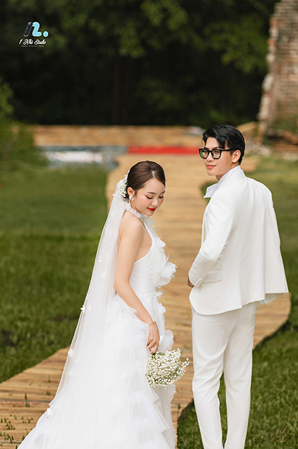 Cô dâu chú rể chụp ảnh cưới phong cách Hàn Quốc trong studio