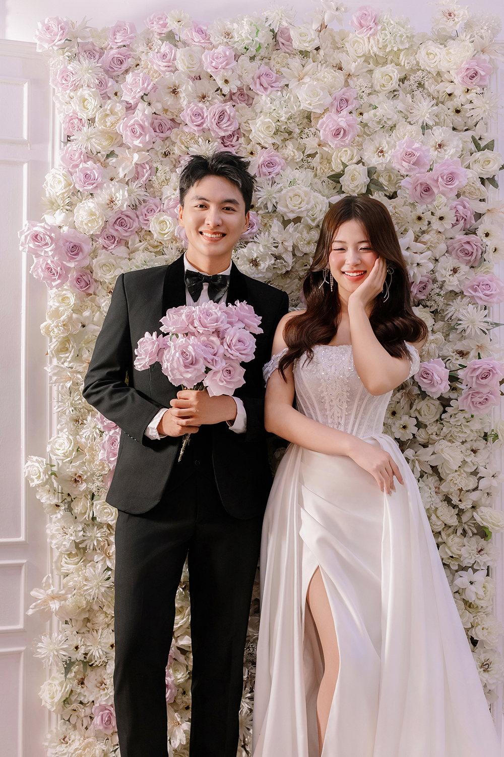 Concept chụp ảnh cưới studio Hàn Quốc phông nền đơn sắc tinh tế