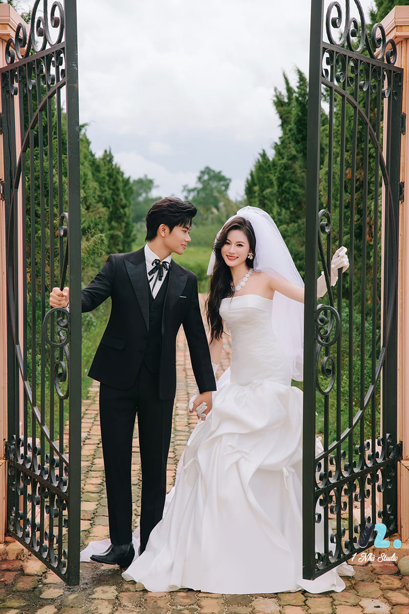 Combo chụp ảnh cưới trọn gói bao gồm váy cưới, vest, makeup và album hoàn chỉnh