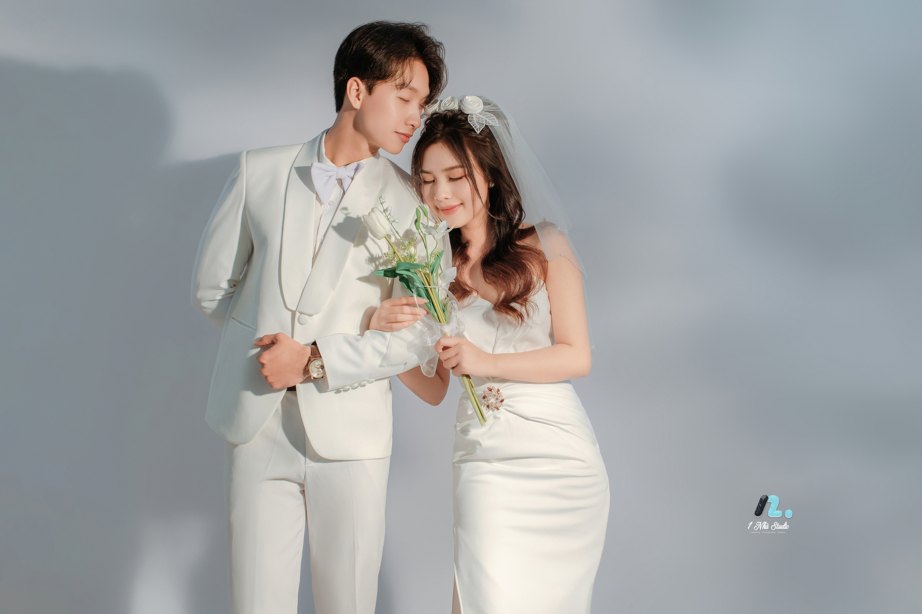 Tương tác ánh mắt tự nhiên không gượng gạo trước ống kính